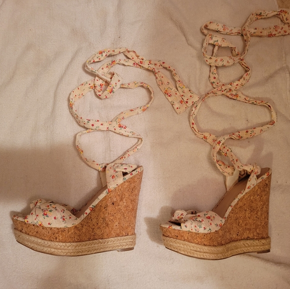 Sexy strappy wedges - Picture 1 of 4